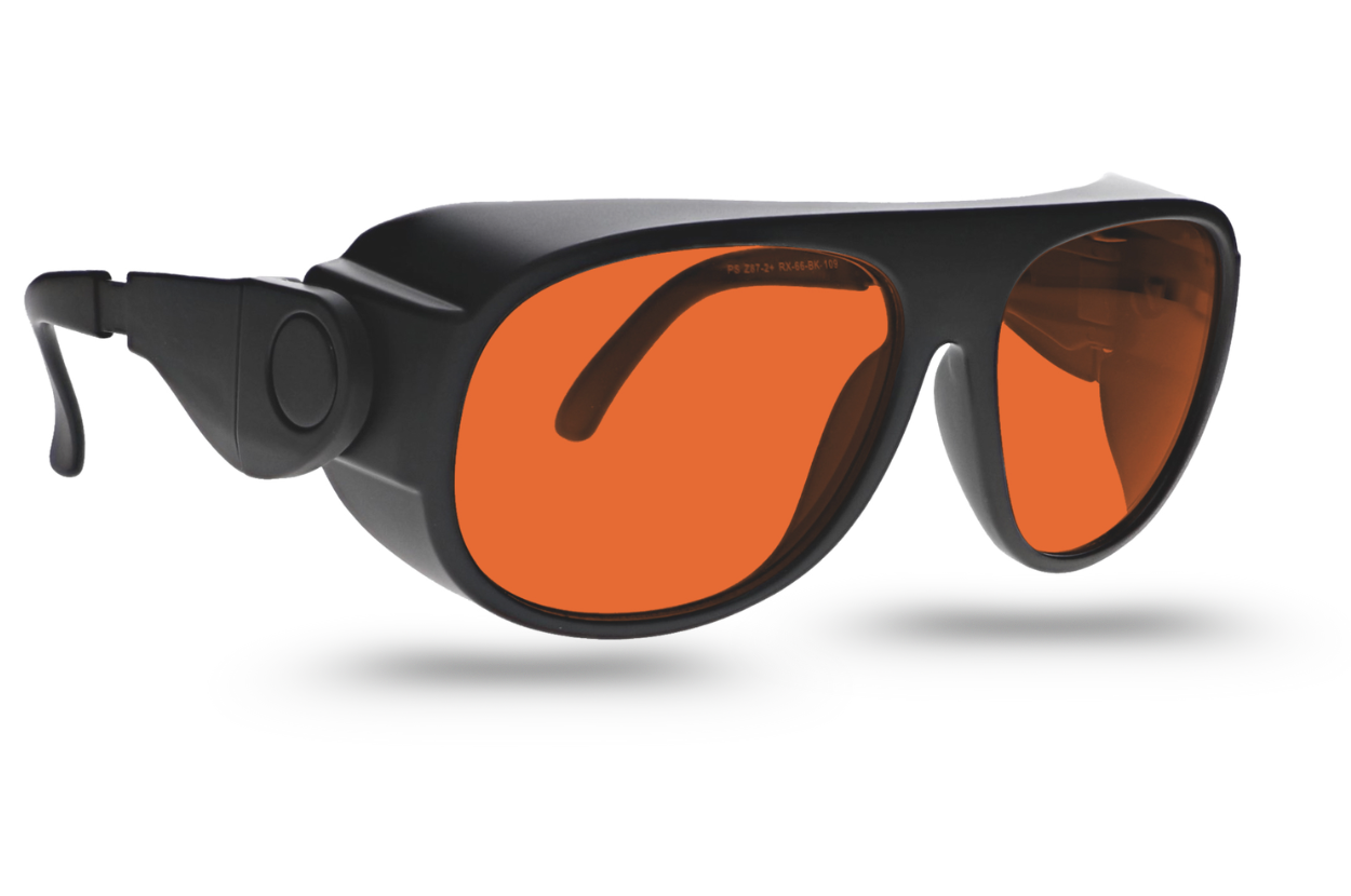 Gafas de protección dental con filtro naranja en Madrid para reducir la luz azul en procedimientos clínicos