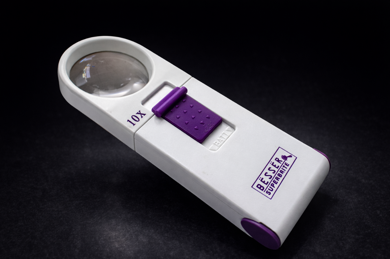 Lupa LED profesional con iluminación uniforme para trabajos de detalle